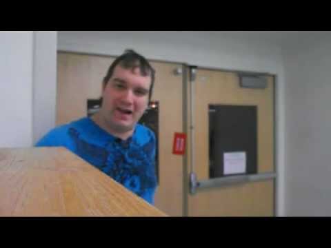 Miley Cyrus, PLEASE grow you hair back (Why in the FUCK did you cut it all off to BEGIN with?)