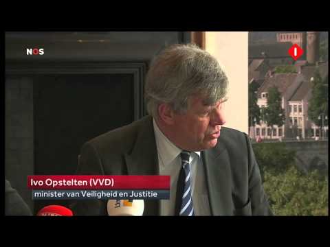 NOS Nieuws: 'Minister (d)Op(e)stelten blijft wietpas een succes noemen'