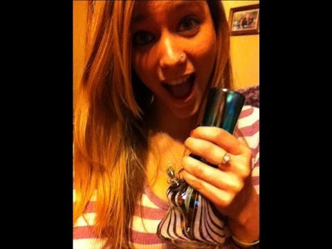 Sexy Girl Smokin' Salvia Like a Pro !!!!