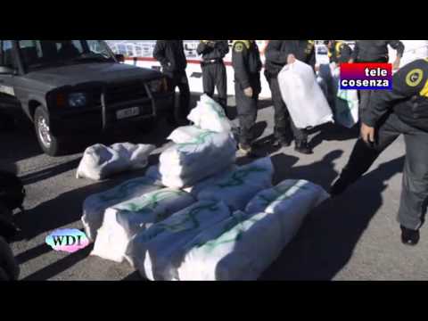 Crotone: peschereccio carico di droga, tre arresti