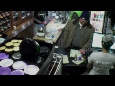 Crowds gather to buy recreational pot