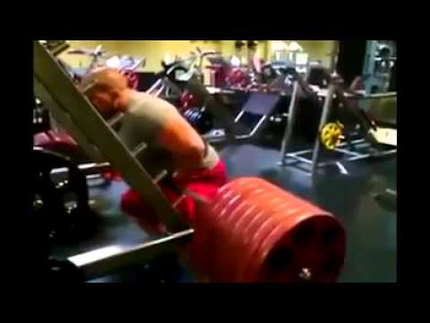 O cara mais burro do mundo na academia! The most crazy bodybuilder in the world