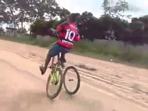 Olha mãe, eu sei empinar! kkkkk