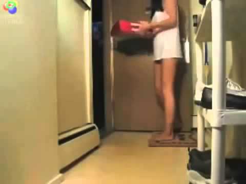Pegadinha mulher realiza o sonho de todo entregador! Brazilian prank sexy girl