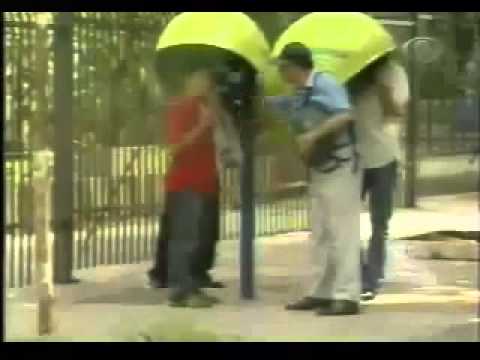 Pegadinhas pra morrer de rir   tiros e balas perdidas a vontade  O jeito é correr dos bandidos