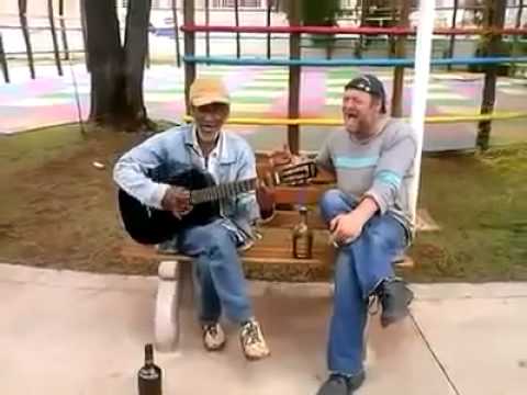 Bêbados cantando Raul Seixas, muito engraçado! Drunk men singing, very funny!
