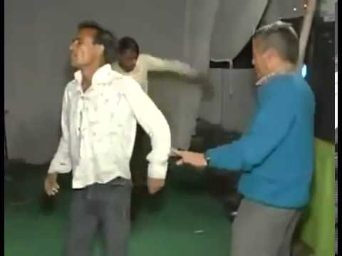 Eletronic music in India, very funny! Música eletrônica ná Índia! Psychedelic dance